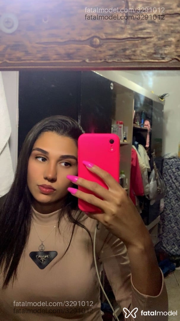 Acompanhante mulher morena (o) de olhos pretos - Rafaela Acompanhante mulher morena (o) de olhos pretos - Rafaela