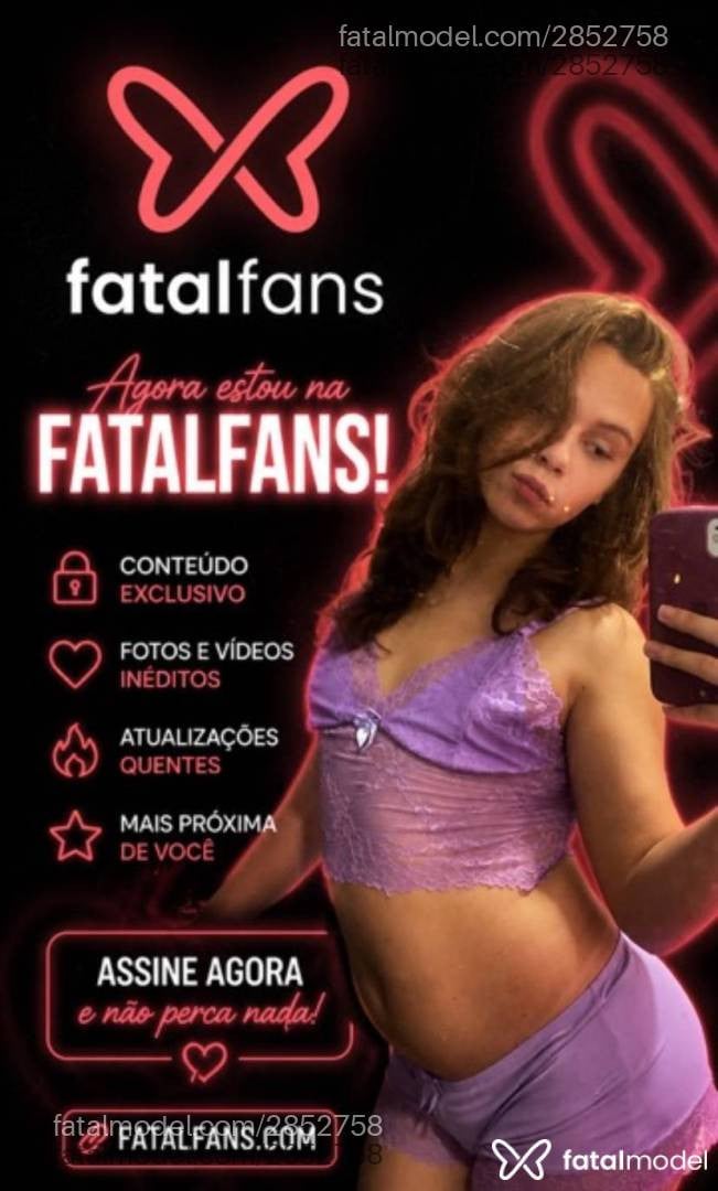Acompanhante mulher trans com cabelo castanho de olhos castanhos - Gabriela
