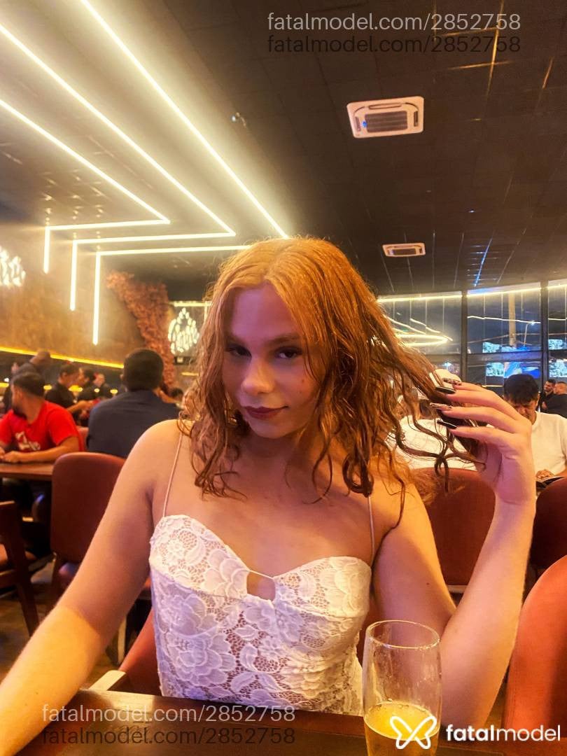 Acompanhante mulher trans com cabelo castanho de olhos castanhos em Virtual - Gabriela