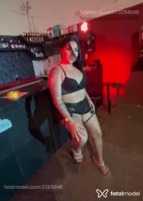 Acompanhante mulher morena (o) de olhos mel - Sofia Acompanhante mulher morena (o) de olhos mel - Sofia