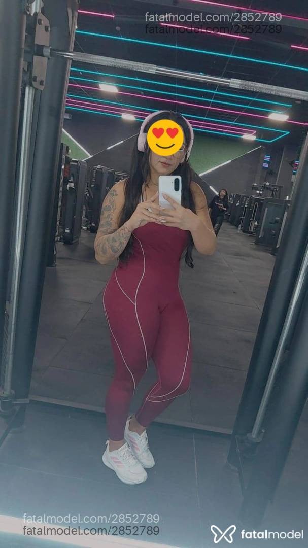 Acompanhante mulher morena (o) de olhos pretos - Melissa