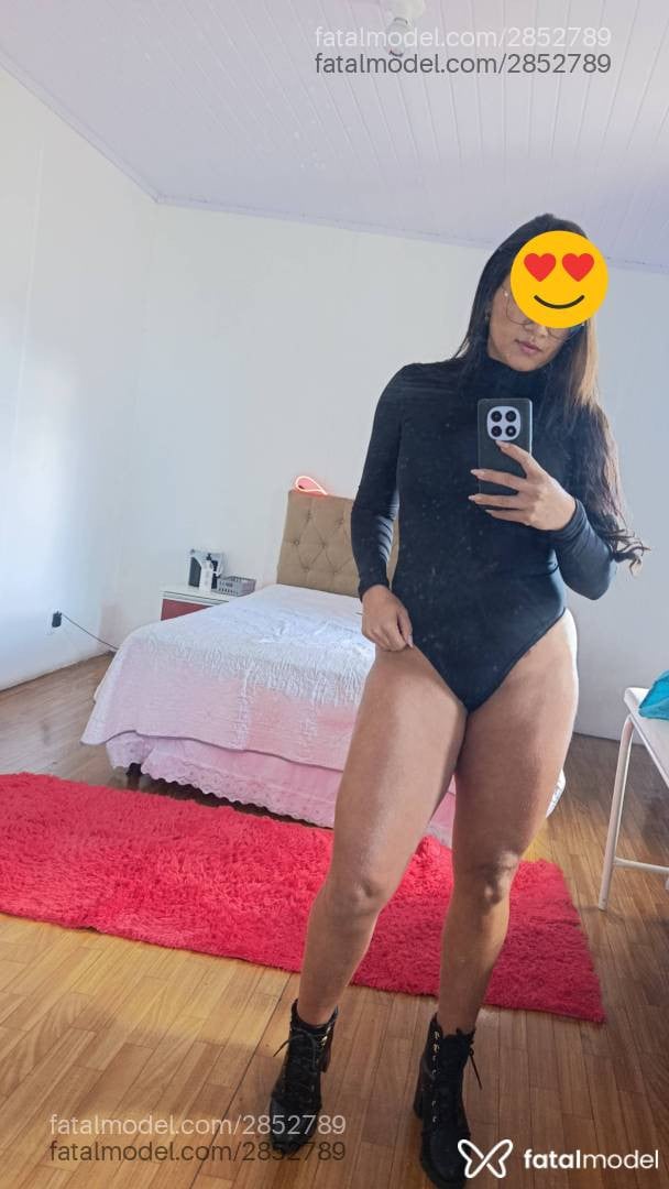 Acompanhante mulher morena (o) de olhos pretos - Melissa