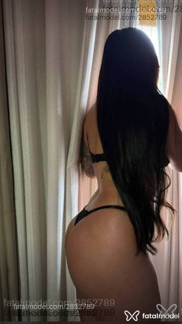 Acompanhante mulher morena (o) de olhos pretos - Melissa