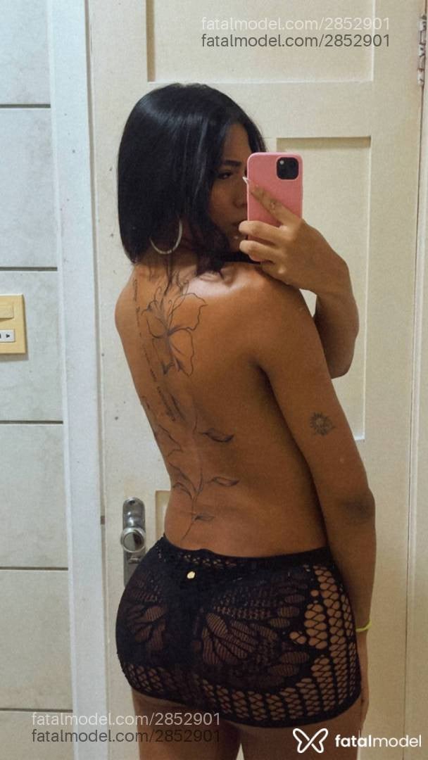 Acompanhante mulher trans morena (o) de olhos castanhos - Rafaella Duarte