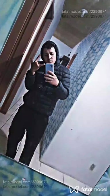 Acompanhante homem com cabelo castanho de olhos castanhos - Jaja