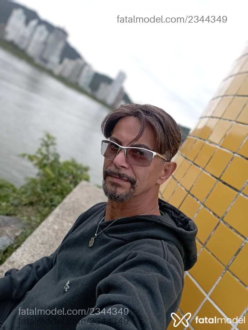 Acompanhante homem sem cabelo de olhos castanhos em Itajaí Acompanhante homem sem cabelo de olhos castanhos em Itajaí - Regii