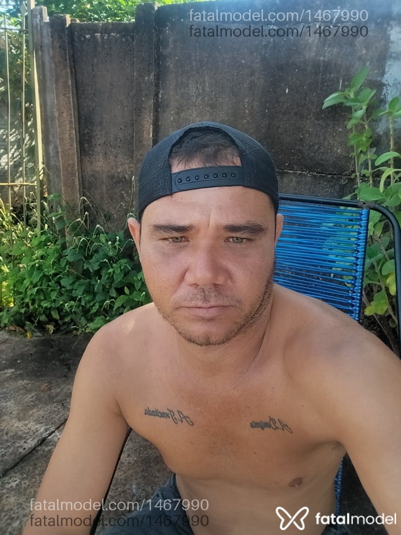 Acompanhante homem com cabelo castanho de olhos verdes em Costa Rica Acompanhante homem com cabelo castanho de olhos verdes em Costa Rica - Diegorezendeborges