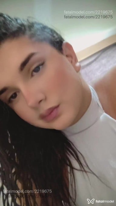 Acompanhante mulher trans com cabelo castanho de olhos castanhos em Varginha Acompanhante mulher trans com cabelo castanho de olhos castanhos em Varginha - Heloísa Victoria