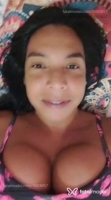 Acompanhante mulher trans com cabelo castanho de olhos castanhos em Ribeirão Preto - Valéria