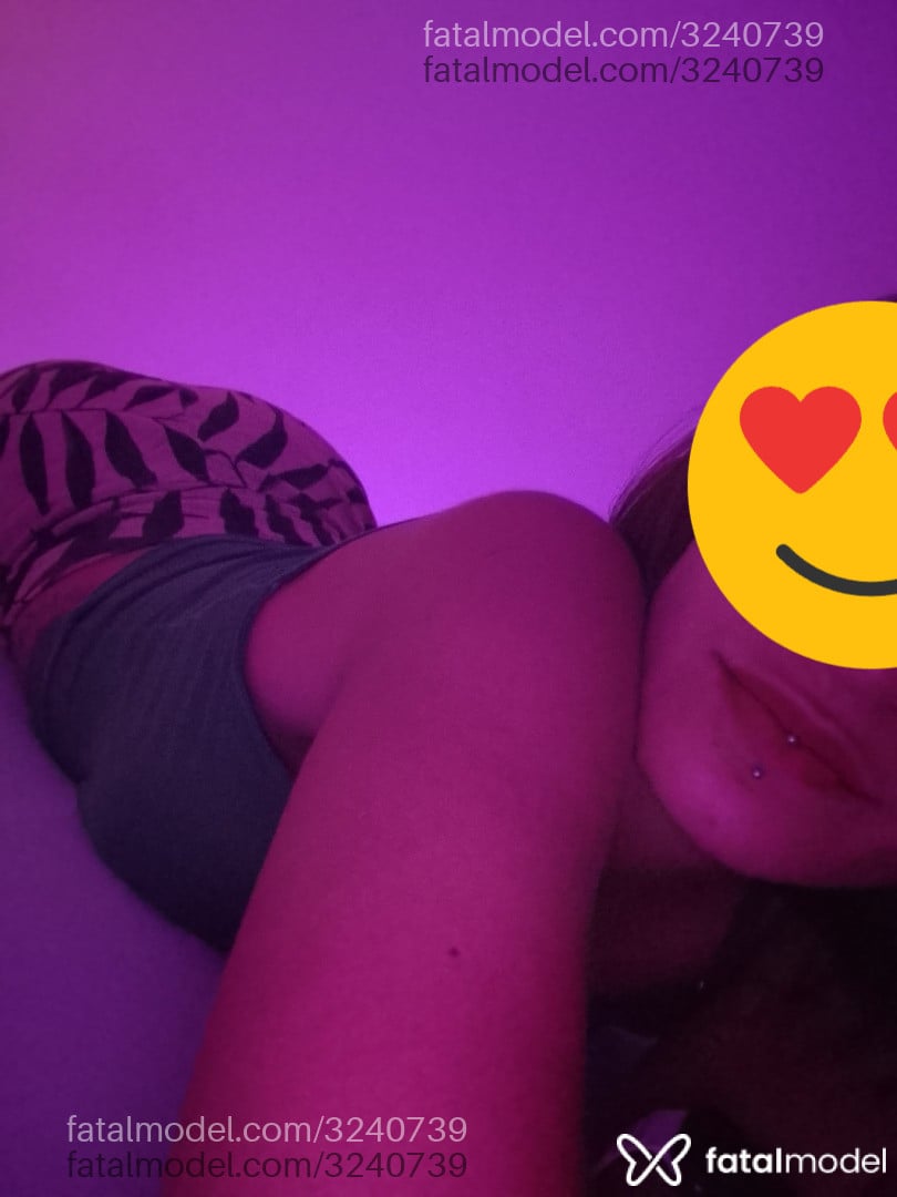 Acompanhante mulher com cabelo castanho de olhos castanhos - Girassol