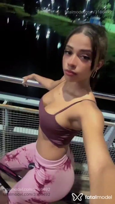 Acompanhante mulher com cabelo castanho de olhos castanhos em Boa Vista Acompanhante mulher com cabelo castanho de olhos castanhos em Boa Vista - Rhay