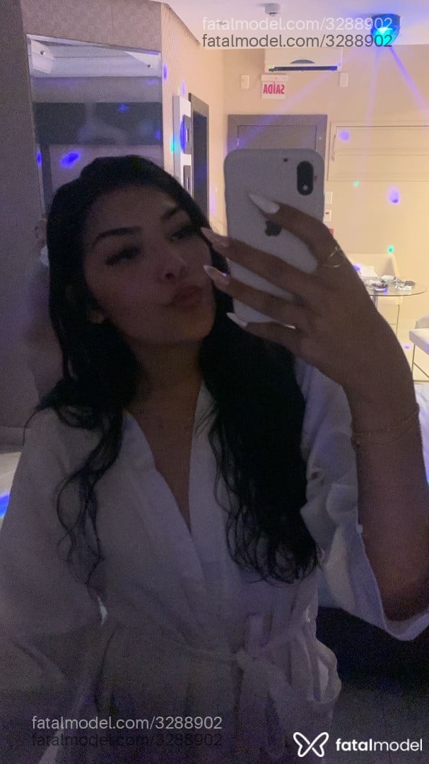 Acompanhante mulher com cabelo castanho de olhos mel em Araranguá - Cristina Bragança