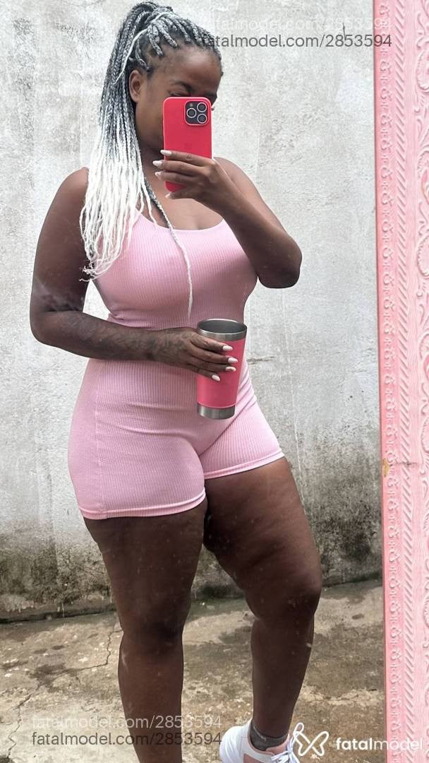 Acompanhante mulher com cabelo colorido de olhos castanhos em Bom Jesus de Goiás - Mayara
