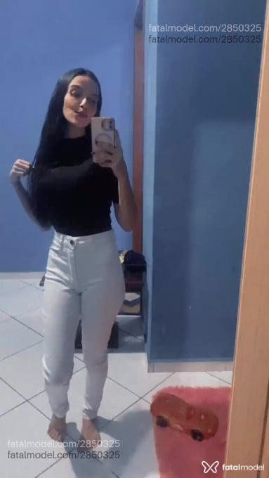 Acompanhante mulher com cabelo castanho de olhos castanhos - Laura Acompanhante mulher com cabelo castanho de olhos castanhos - Laura