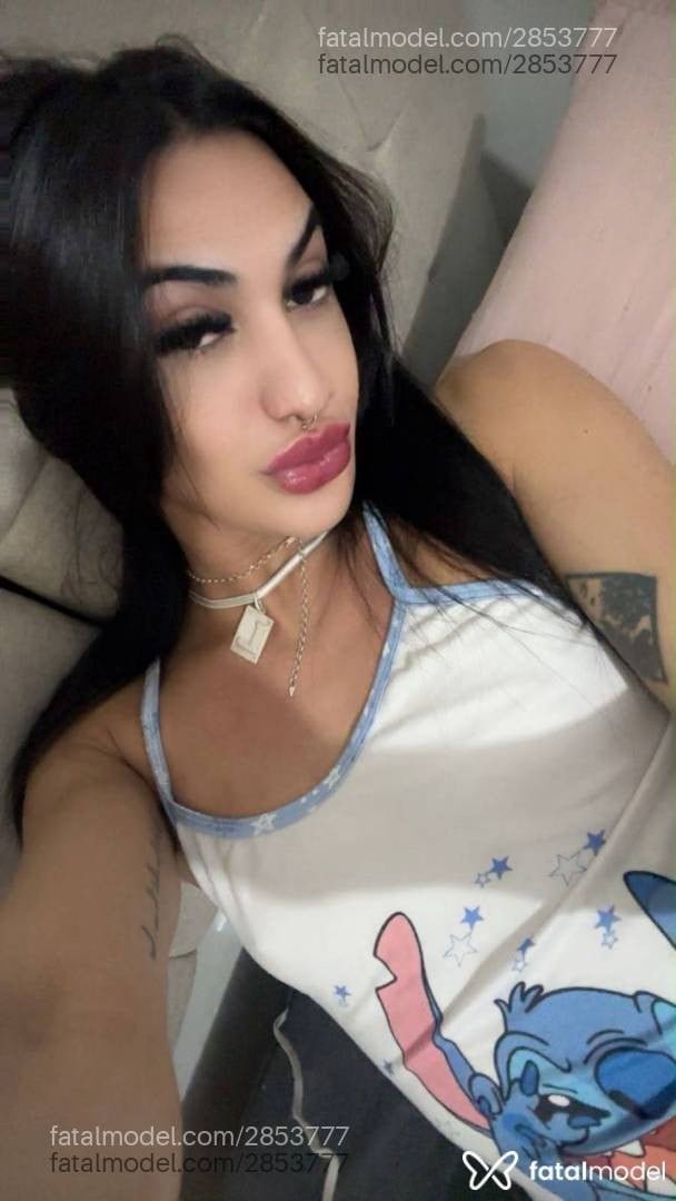 Acompanhante mulher trans com cabelo castanho de olhos castanhos - Laura Sanches