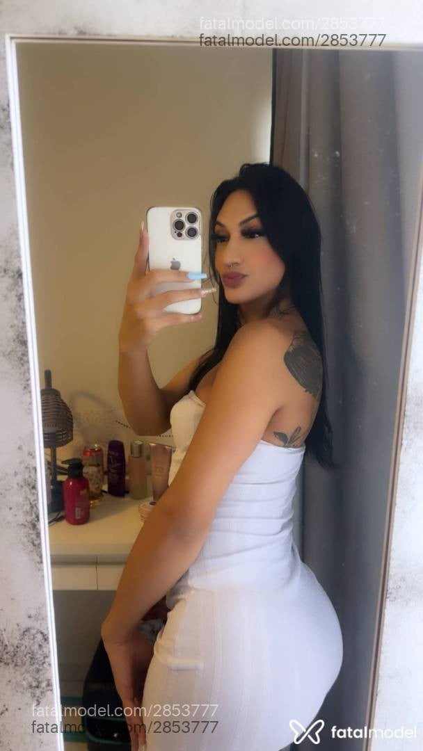 Acompanhante mulher trans com cabelo castanho de olhos castanhos em Maringá - Laura Sanches