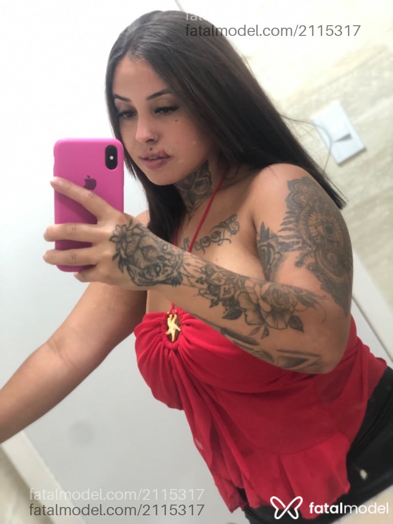 Acompanhante mulher com cabelo castanho de olhos castanhos em São Francisco do Sul - Paiter