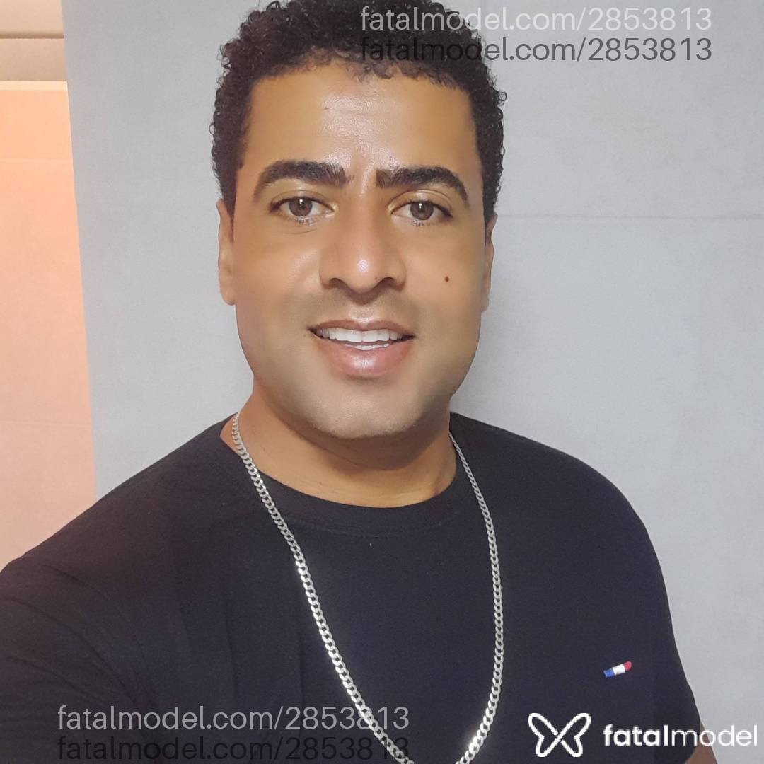 Acompanhante homem com cabelo castanho de olhos mel em Virtual Acompanhante homem com cabelo castanho de olhos mel em Virtual - Educador