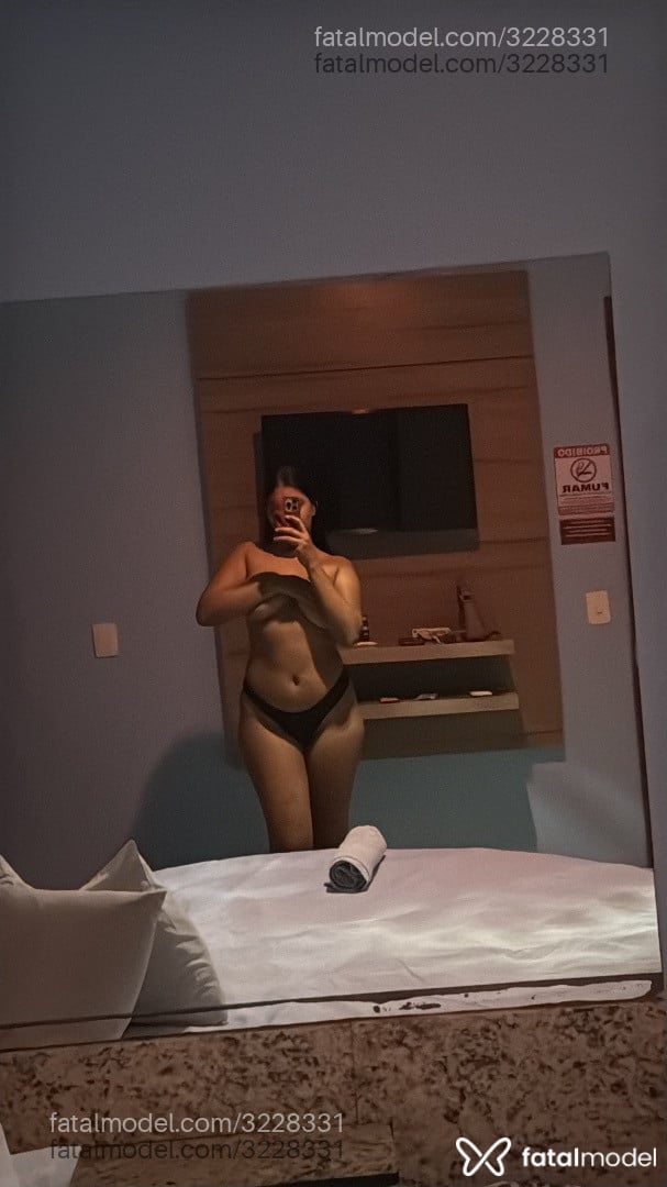Acompanhante mulher com cabelo castanho de olhos castanhos - Isa Vieira Acompanhante mulher com cabelo castanho de olhos castanhos - Isa Vieira