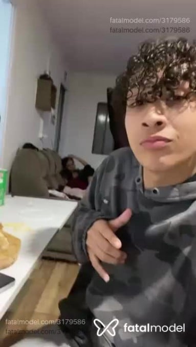 Acompanhante homem com cabelo castanho de olhos castanhos em Francisco Beltrão - Theus