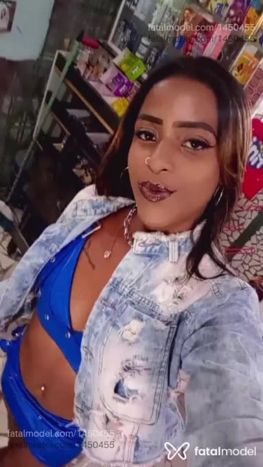 Acompanhante homem trans com cabelo castanho de olhos castanhos em Bertioga - Sabrina Kaylier