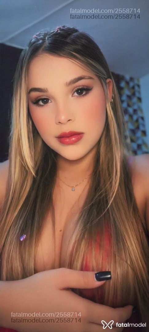 Acompanhante mulher loira (o) de olhos castanhos em Santos - Issis Maia