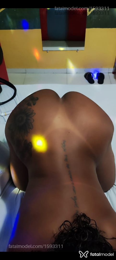 Acompanhante mulher morena (o) de olhos castanhos em Ji-Paraná - Safira Lee