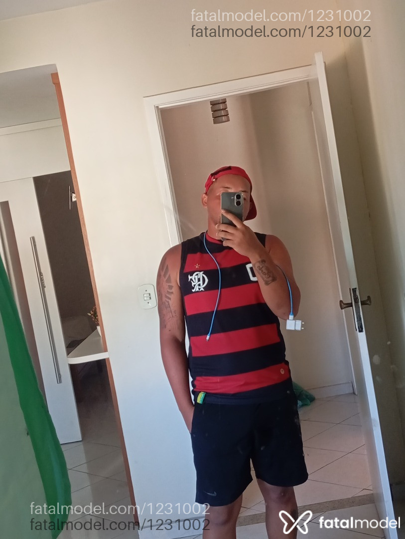 Acompanhante homem com cabelo castanho de olhos castanhos em Cabo Frio - Dom