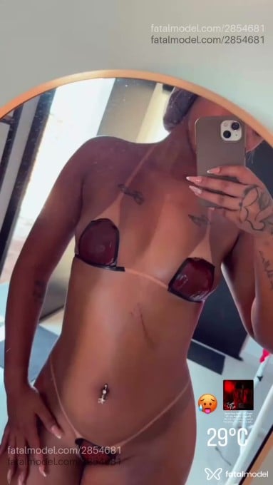 Acompanhante mulher morena (o) de olhos pretos - Letícia Gomes Acompanhante mulher morena (o) de olhos pretos - Letícia Gomes