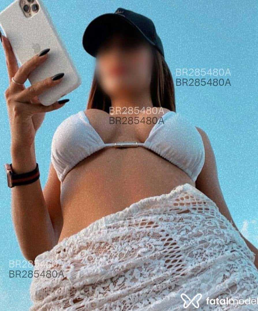 Acompanhante mulher com cabelo castanho de olhos castanhos em Colatina Acompanhante mulher com cabelo castanho de olhos castanhos em Colatina - Emiily