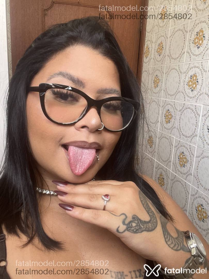 Acompanhante mulher morena (o) de olhos castanhos - Sara Stefani