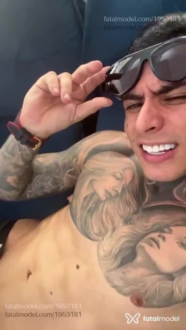 Acompanhante homem com cabelo grisalho de olhos castanhos - Matteo