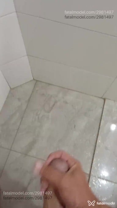 Acompanhante homem com cabelo castanho de olhos castanhos em Brasília - Marcos