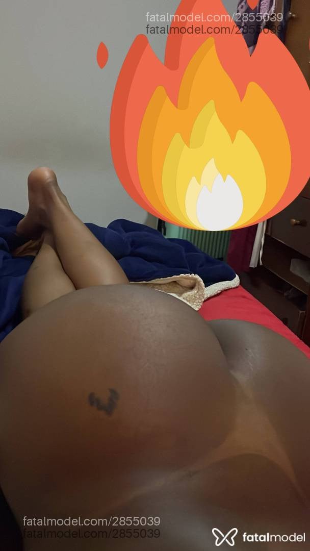 Acompanhante mulher com cabelo castanho de olhos castanhos - PretaYarah