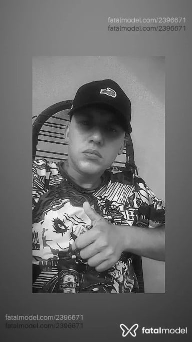 Acompanhante homem com cabelo castanho de olhos castanhos - Jaja