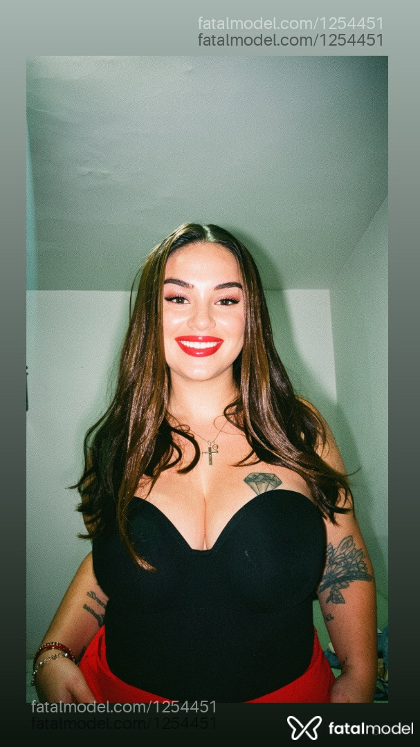 Acompanhante mulher com cabelo castanho de olhos castanhos - Isabel