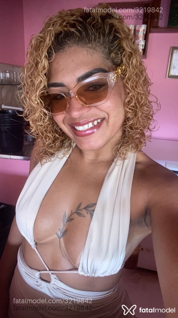 Acompanhante mulher loira (o) de olhos pretos em São Félix do Xingu - Annyy