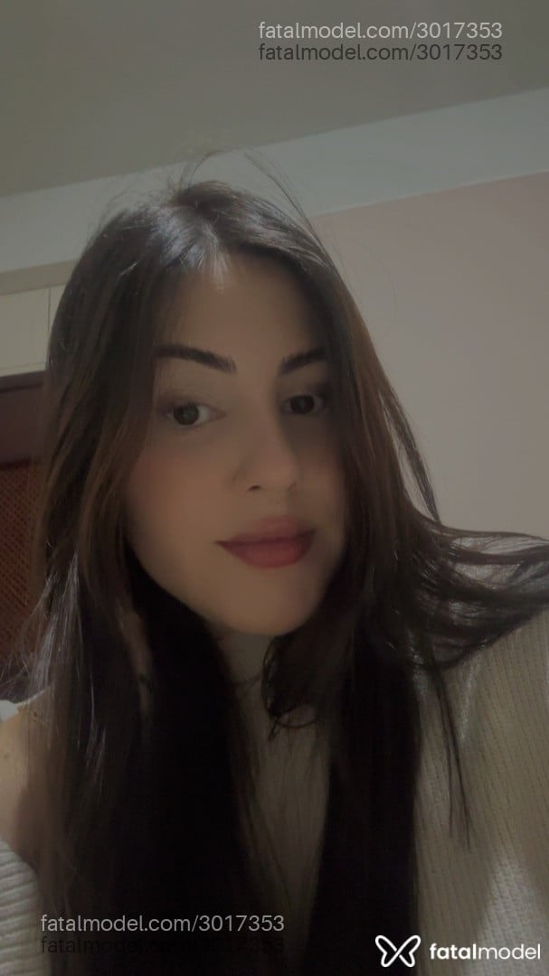 Acompanhante mulher com cabelo castanho de olhos castanhos em Itajaí - Maaayy