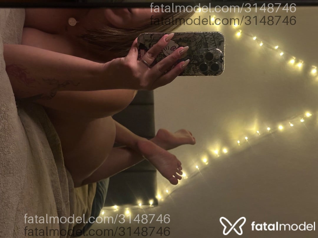Acompanhante mulher loira (o) de olhos castanhos em Pelotas - Lyne