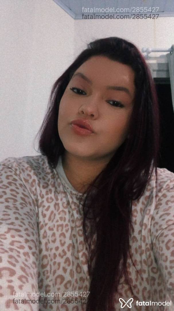Acompanhante mulher com cabelo castanho de olhos castanhos - Ariel Ferraz