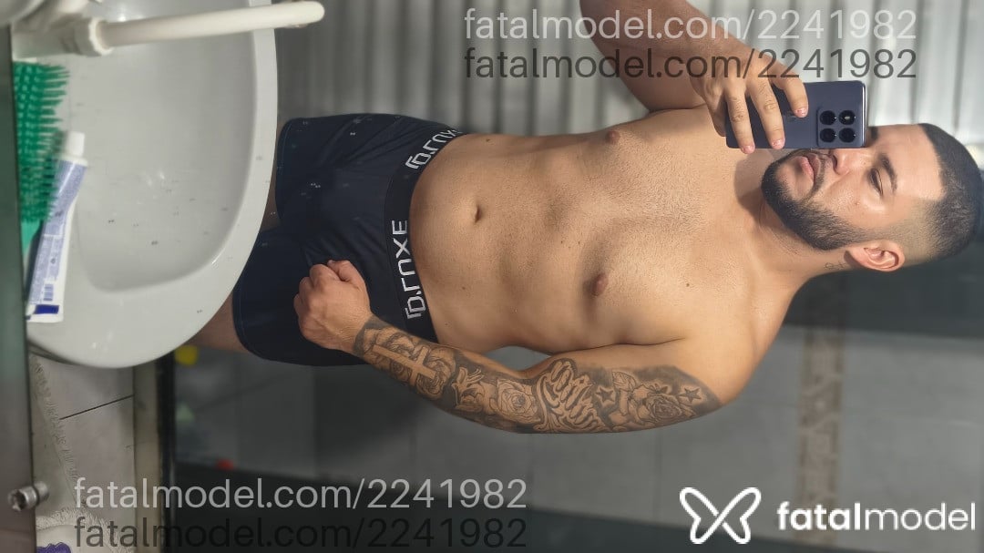Acompanhante homem com cabelo castanho de olhos castanhos em Virtual - Bernardo