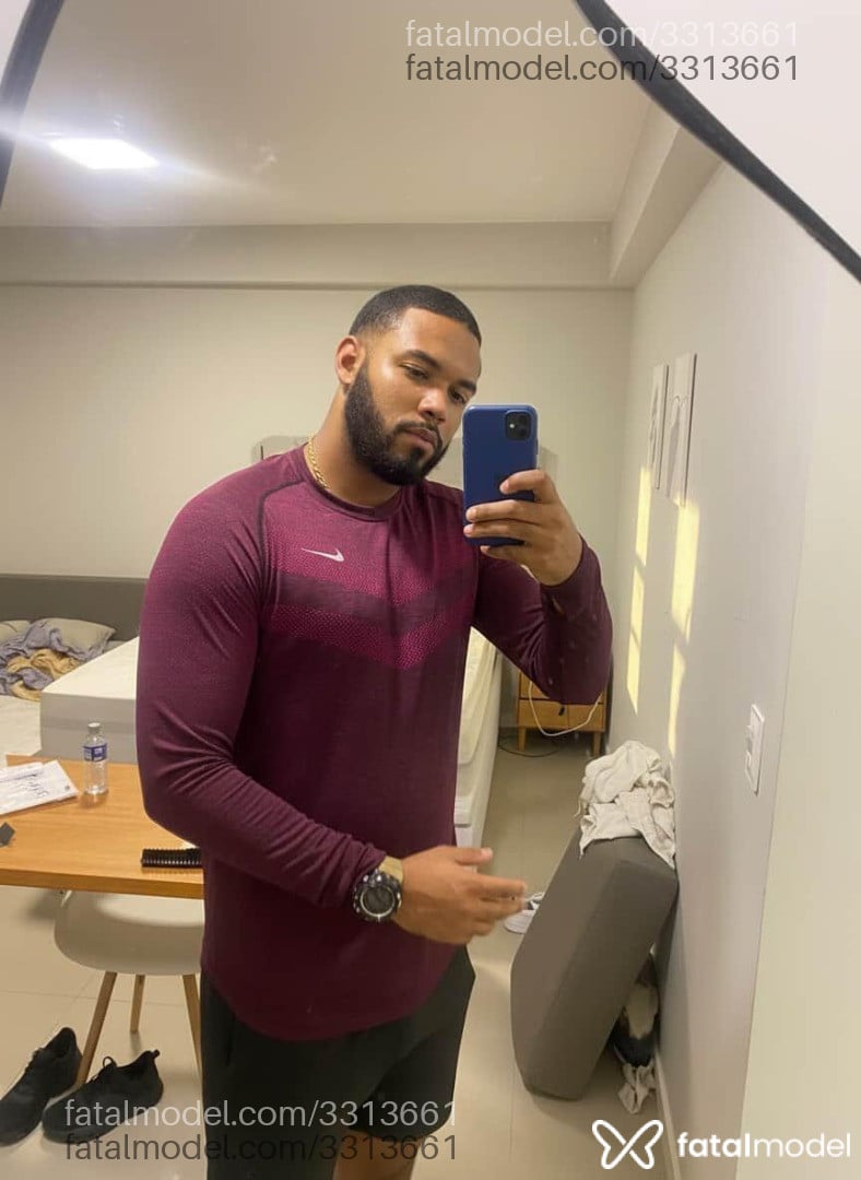 Acompanhante homem morena (o) de olhos castanhos em Rio de Janeiro - Magno