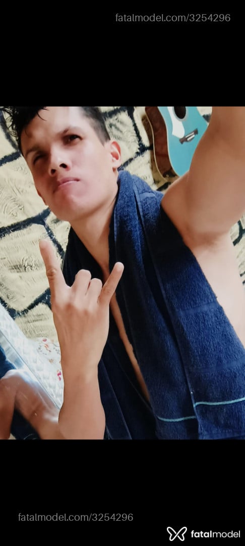 Acompanhante homem morena (o) de olhos castanhos em Caraguatatuba Acompanhante homem morena (o) de olhos castanhos em Caraguatatuba - Ribeiro