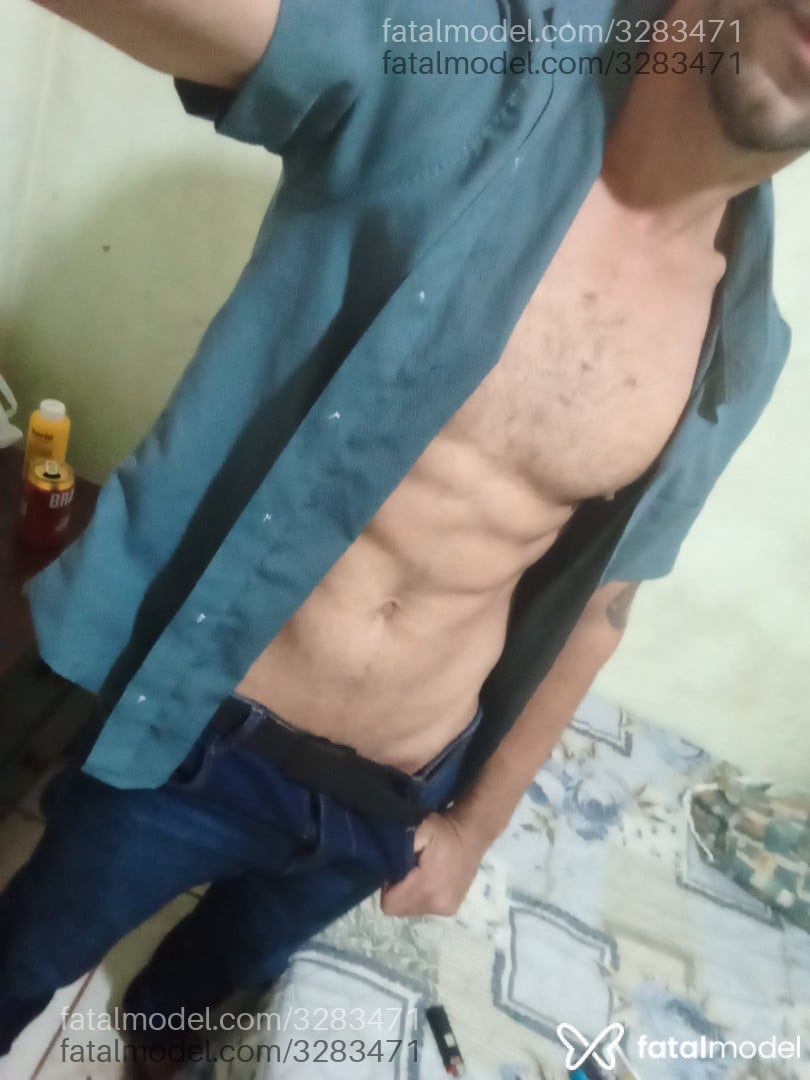 Acompanhante homem com cabelo castanho de olhos castanhos em Dourados Acompanhante homem com cabelo castanho de olhos castanhos em Dourados - Guinho