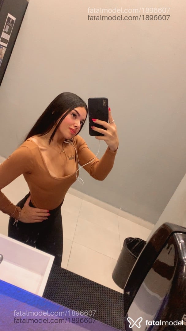 Acompanhante mulher morena (o) de olhos castanhos - Caahh Acompanhante mulher morena (o) de olhos castanhos - Caahh