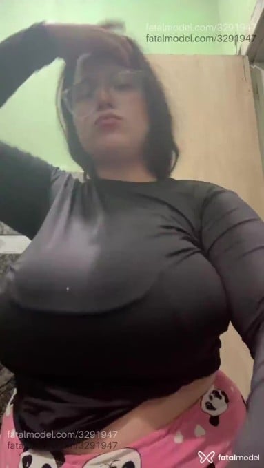 Acompanhante mulher com cabelo castanho de olhos castanhos em Contagem - Namida