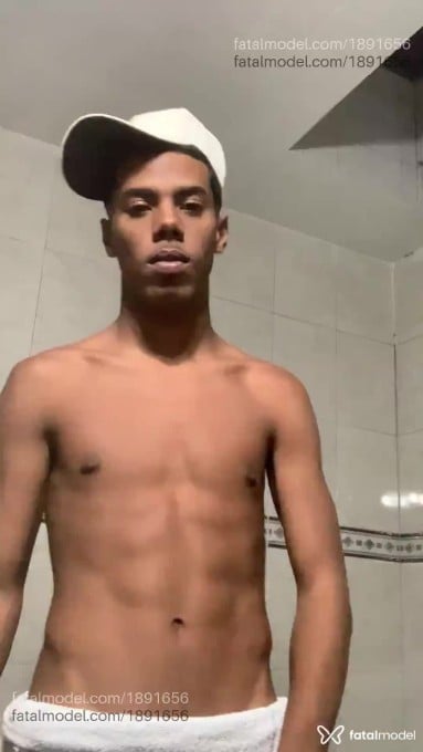 Acompanhante homem com cabelo castanho de olhos castanhos em Rio das Ostras - Pablo