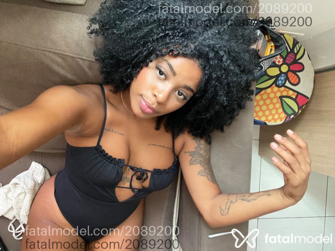 Acompanhante mulher morena (o) de olhos pretos em Ipojuca - Maybê