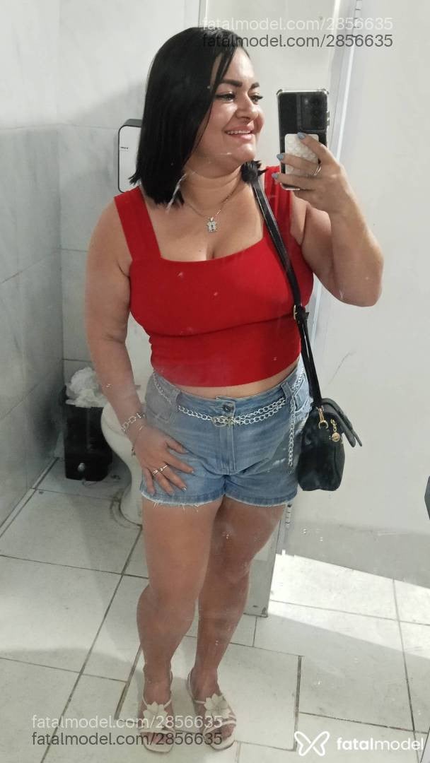 Acompanhante mulher morena (o) de olhos pretos - Mel Kethlen