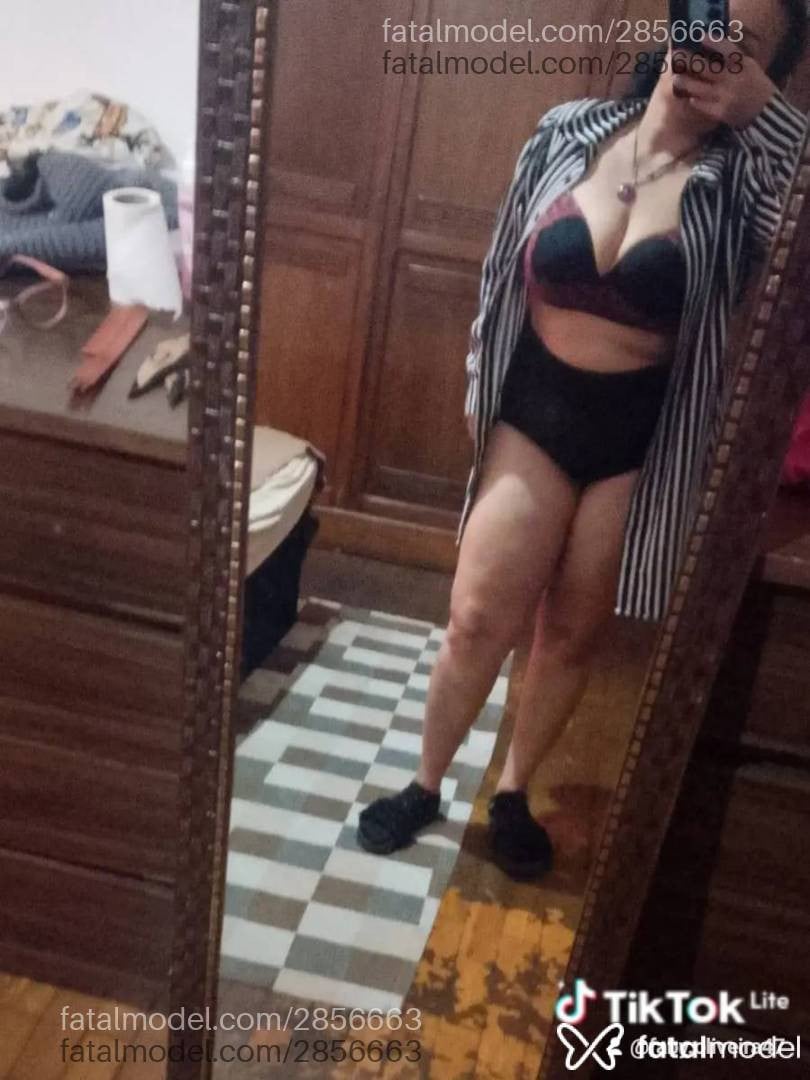 Acompanhante mulher com cabelo castanho de olhos castanhos - Babygostosinha